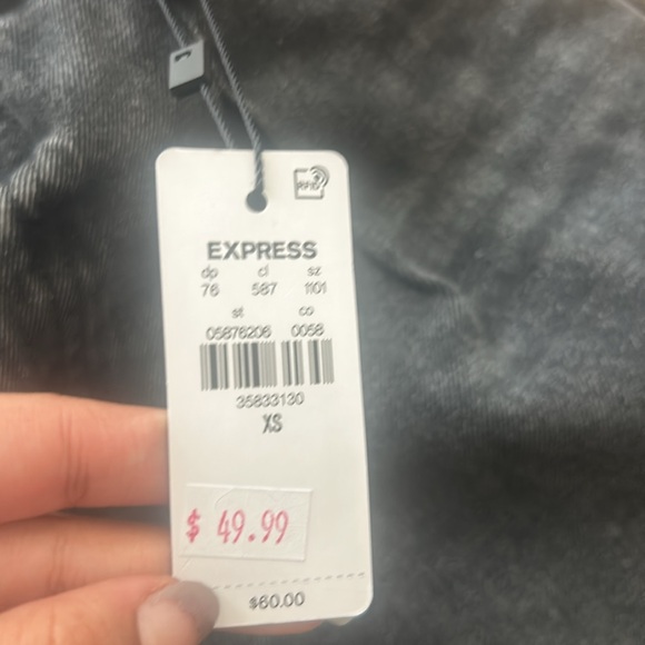 These are a pair of grey shorts never worn still with price tags - Picture 6 of 7